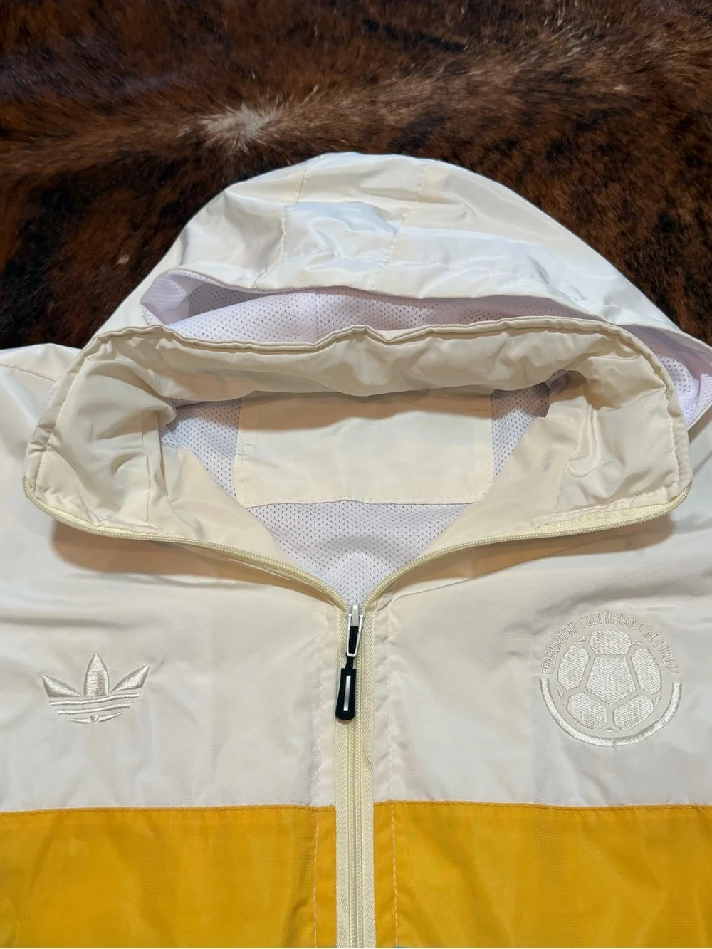 Vintage Adidas Colombia Soccer Jacket Mens M  White Yellow Blue Red Hooded RARE